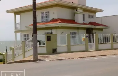 Casa com 4 quartos à venda na Avenida Nereu Ramos, 5420, Itacolomi, Balneário Piçarras