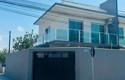 Sobrado mobiliado próximo da praia em balneário piçarras sc