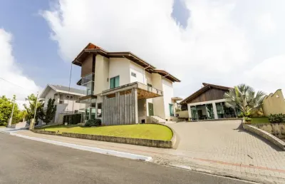Casa em condomínio fechado com 4 quartos à venda na flamboiant lote 234 e 235, 389, itoupava central, blumenau, 377 m2 por r$ 2.200.000