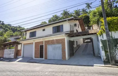 Casa com 3 quartos à venda na gonçalves dias, 64, escola agrícola, blumenau, 210 m2 por r$ 650.000