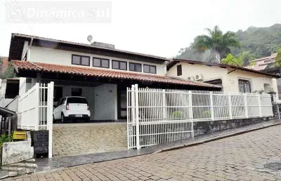 Casa com 4 quartos à venda na tijucas, 135, velha, blumenau, 261 m2 por r$ 1.300.000