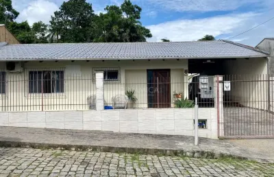 Casa com 3 quartos à venda na rua waldir medeiros, 345, água verde, blumenau, 151 m2 por r$ 689.000