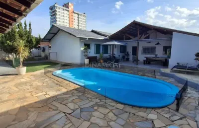 Casa com 3 quartos à venda na rua jacob laforce, 77, itoupava central, blumenau, 295 m2 por r$ 995.000