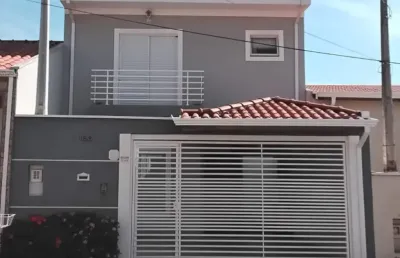 Lindo sobrado com 03 dormitórios localizado no  jardim valença