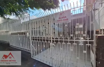 Alugue casa térrea com 3 quartos, 2 vagas e edícula na saúde
