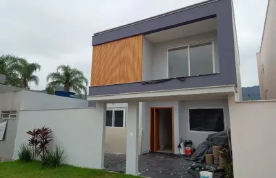 Linda casa legalizada contemporânea a venda vargem pequena com 4 suítes, closet, sendo1 no térreo, piscina e churrasqueira e um belo jardim !