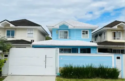Linda casa venda vargem pequena, com 3 suítes, sala 2 ambientes, churrasqueira, piscina, em um belo cond. clube !