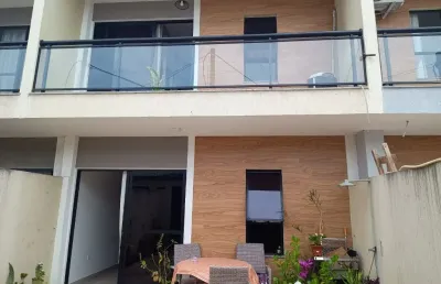 Vendo linda casa em vargem pequena com 3 quartos 1 suíte, sala ampla, lavanderia, portaria 24h.