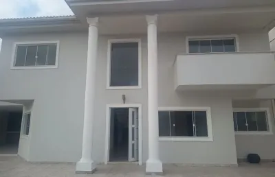 Linda casa à venda em vargem pequena em um terreno de 360m² área construída 370, com 4 suítes, piscina, churrasqueira em um belo condomínio !