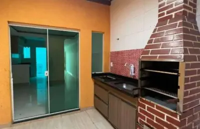Sobrado individual à venda ao lado da estação dom bosco – 3 dormitórios, suíte e quintal com churrasqueira