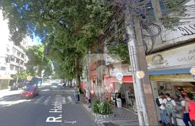 Loja comercial frente de rua , junto à  haddock lôbo.