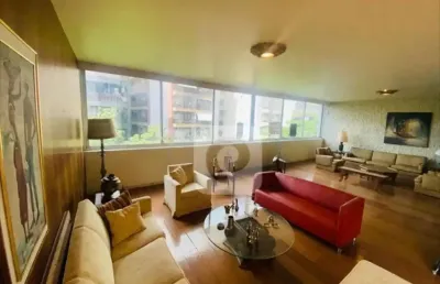 Apartamento espaçoso e completo na tijuca, juntinho metrô.