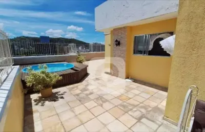 Cobertura a venda com  366m2, duas vagas de gararem  e piscina privativa .