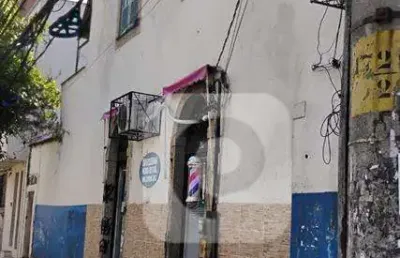 Charmoso sobrado no catumbi, com dois lojas já alugadas.