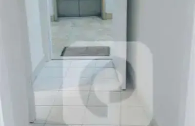 Vendo excelente sala na coração da praça saens pena
