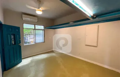 Ótima casa duplex na rua ambrozina, colada no  shopping tijuca!!