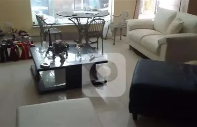 Casa ampla com 5 quartos e piscina  próximo rua das laranjeiras