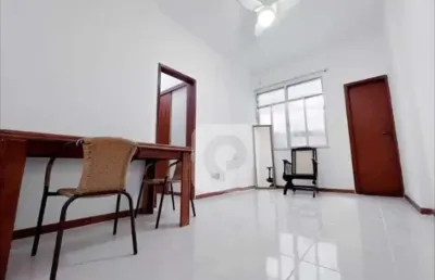 Apartamento quarto e sala mobiliado com área privativa externa na rua riachuelo