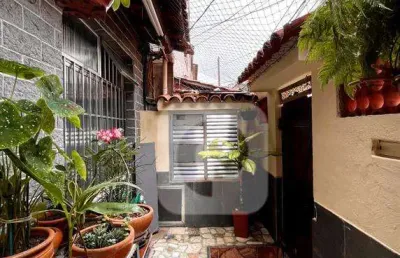 Casa com 3 quartos sendo 2 suítes e área gourmet e vaga par 2 quartos