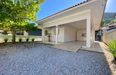 #v170 casa á venda com 3 quartos em bombas á 350m da praia - (exclusividade)