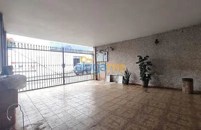 Casa em esquina da rua brasil no centro de catanduva.