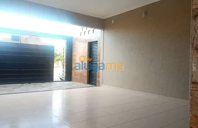 Linda casa a venda, com 3 dormitórios e piscina aquecida em bairro residencial