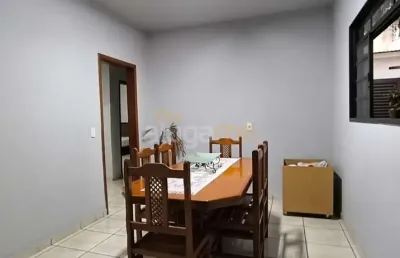 Casa no bairro parque glória iii, com dois quarto e garagem.
