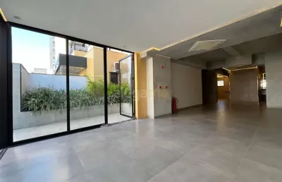 Salão comercial a 20 metros da avenida josé munia, anexo ao condomínio unique residence, com fino acabamento e fachada de vidro.