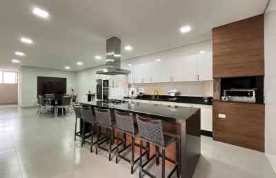 Casa reformada no jardim alto rio preto, com 03 suítes, 03 salas e ampla varanda gourmet coberta.