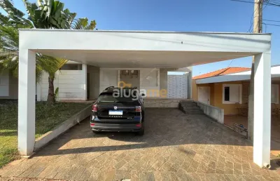 Casa no condomínio belvedere com 03 dormitórios (sendo 01 suíte), varanda ampla e 02 vagas.
