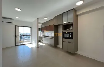 Apartamento no condomínio sense, andar alto com 03 quartos, com ar-condicionado, e 02 vagas.