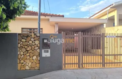 Casa com 3 quartos para alugar na Rua Antônio Girol, 389, Parque Glória I, Catanduva