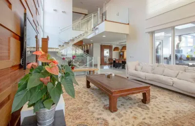 Sobrado alto padrão 550 m² à venda – 4 dorms e lazer completo