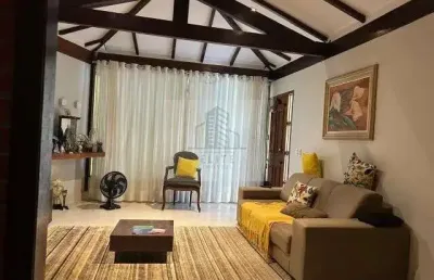 Casa alto padrão 4 quartos-varanda-piscina- setor habitacional arniqueira (águas claras)