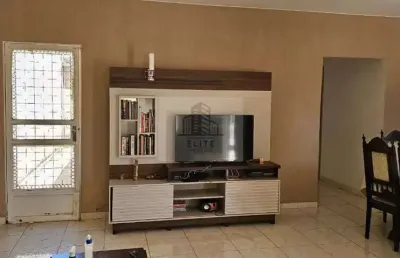 Casa com 5 quartos à venda no Taguatinga Norte (Taguatinga), Brasília 