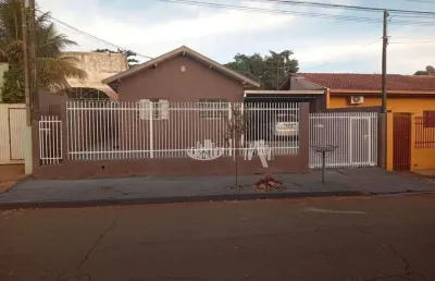Casa com 4 quartos à venda, 186 m² por r$ 380.000 - jardim acapulco - londrina/pr