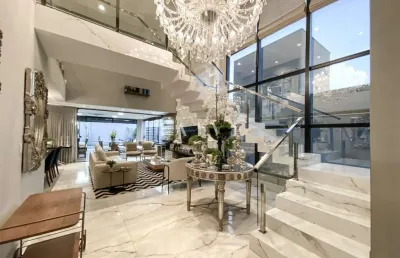 Sobrado de luxo no cond. alphaville ii, 300m² úteis, mobiliada, decorada com 4 quartos sendo 2 suít