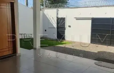 Casa com 3 quartos à venda no jardim holanda, uberlândia  por r$ 550.000