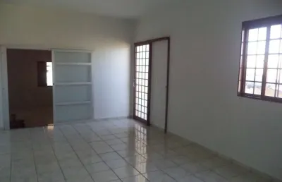 Casa com 6 quartos à venda no santa mônica, uberlândia  por r$ 750.000