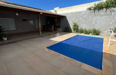 Casa com 3 quartos à venda no Conjunto Segismundo Pereira, Uberlândia 