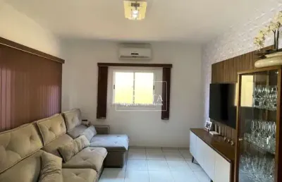 Casa com 4 quartos à venda no Jardim Holanda, Uberlândia 