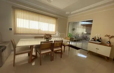 Casa com 3 quartos à venda no Jardim Europa, Uberlândia 