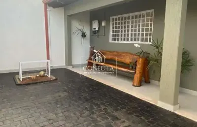 Casa com 3 quartos à venda no Presidente Roosevelt, Uberlândia 