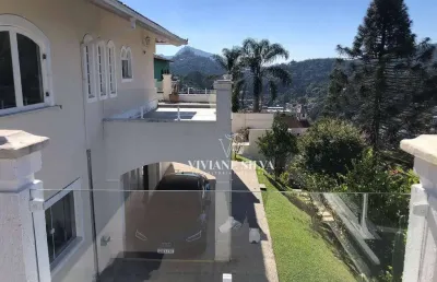 Casa cinematográfica com vista para o dedo de deus – mobiliada, 4 quartos, piscina e gourmet – teresópolis/rj