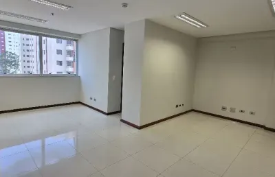 Sala comercial com 37m² de área útil para locação no jardim aquarius