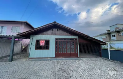 Casa com 2 quartos para alugar na Rua Sebastião Jonck, 430, Vila Nova, Joinville