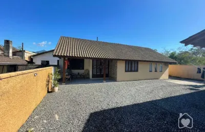 Casa com 3 quartos para alugar na Estrada Blumenau, 1334, Vila Nova, Joinville