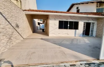 Casa à venda na Rua Farmacêutico João Manoel Gonçalves, Enseada, Ubatuba
