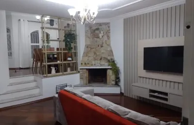 Linda casa na vila suissa de 220m² , terreno de 500m²