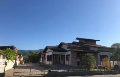 Casa com 3 quartos à venda na rua cônego rodolfo machado, 2088, rio caveiras, biguaçu, 204 m2 por r$ 1.750.000